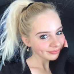 Lisa Yvanna Hol